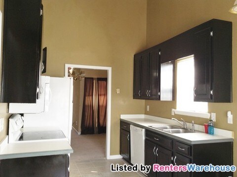 Building Photo - 4004 Robin Cir