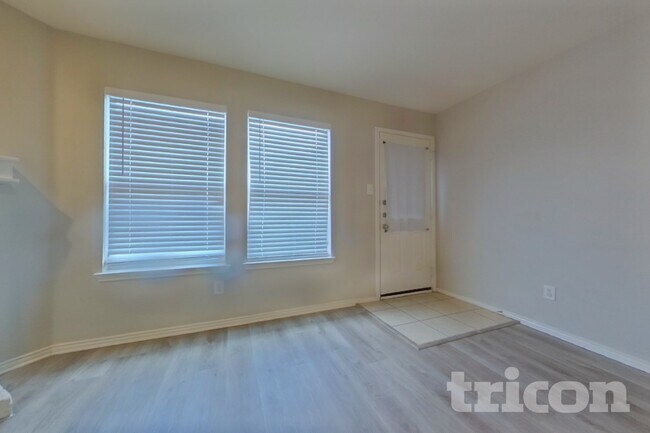 Foto del edificio - 16824 Pinery Way