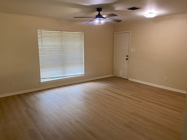 Building Photo - 22 Wisteria Dr