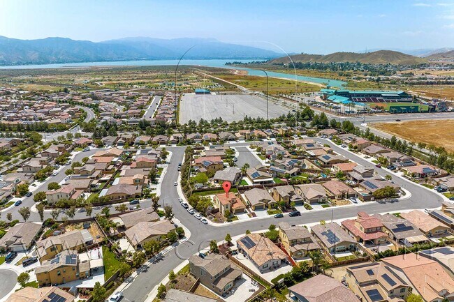 Foto del edificio - Stunning  Two-Story 4 Bed/3 Bath Home in B...