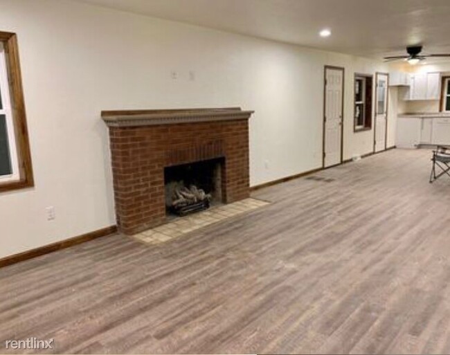 Building Photo - 3 br, 1 bath House - 1614 Longview Dr