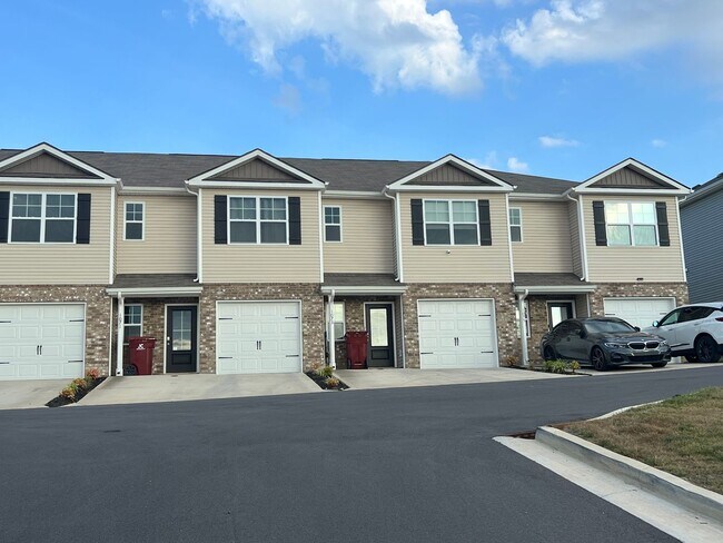 Building Photo - Beautiful Condo located in North Johnson City