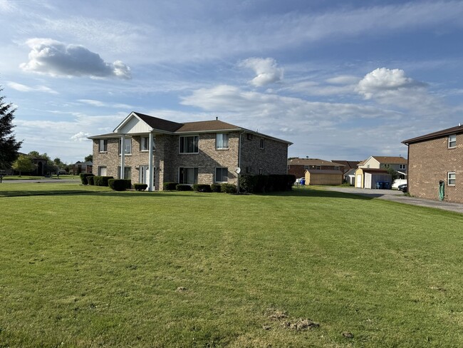 Building Photo - 2721 Alder Creek Dr S