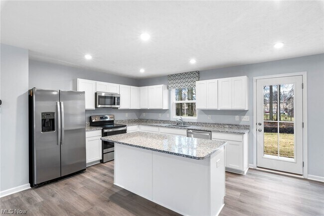 Building Photo - 34289 Sylvia Dr