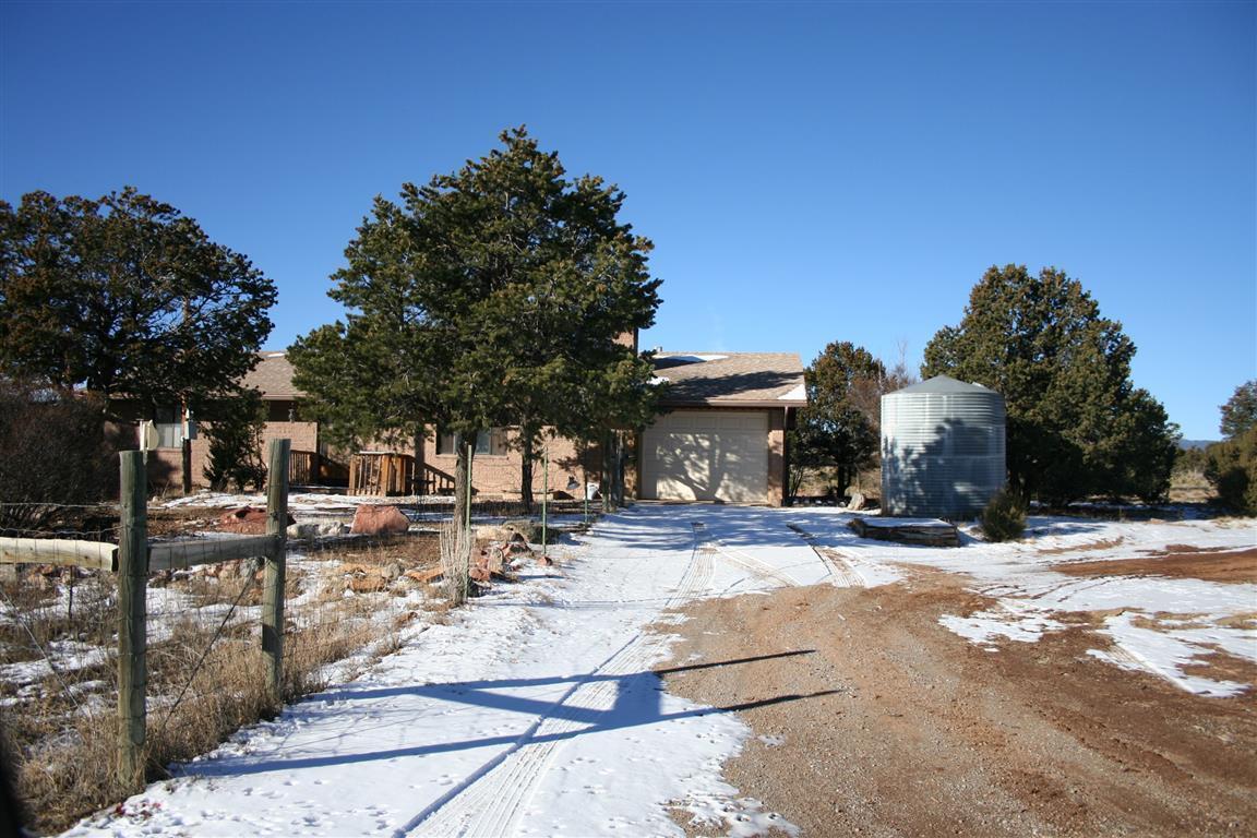 Foto principal - 4 Bedroom, 2 Bathroom Home in Edgewood, NM.