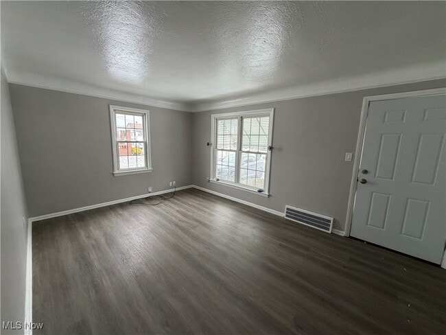 Foto del edificio - 920 E 218th St