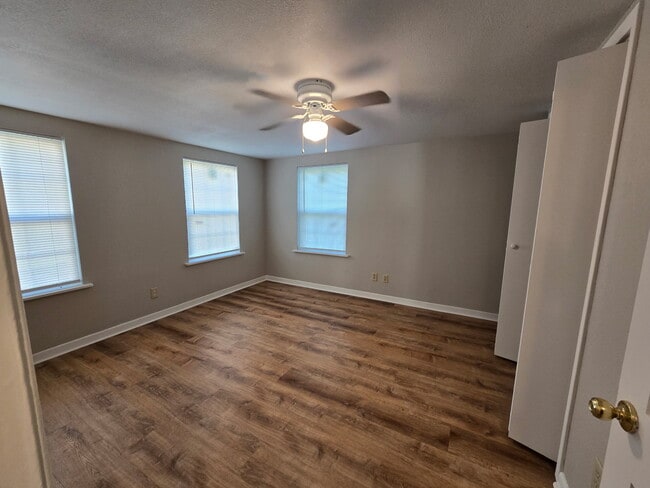 Foto del edificio - 2307 Elm Ave