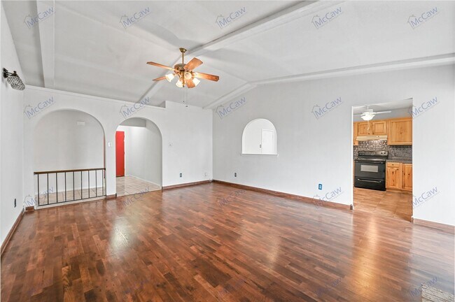 Foto del edificio - Charming 4-Bedroom Home - Perfect Blend of...
