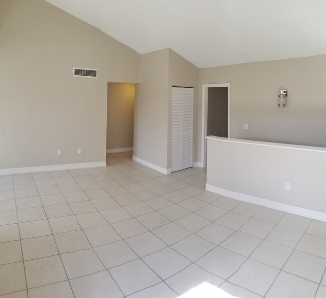 Foto del edificio - 221 W Park Dr