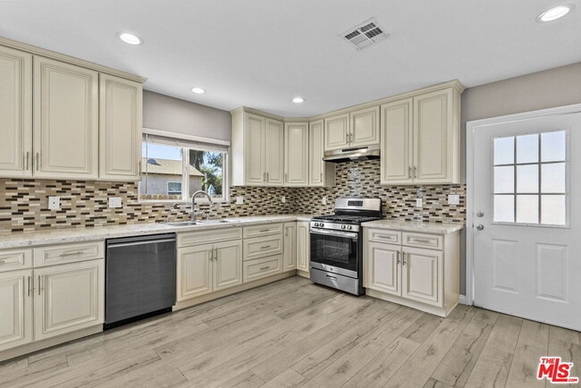 Building Photo - 6717 Cedros Ave