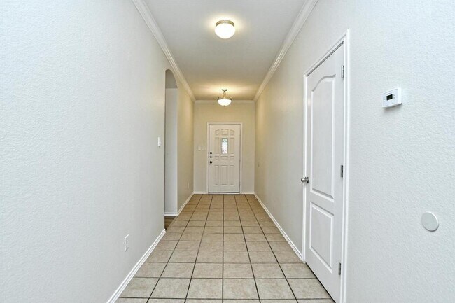 Foto del edificio - 2112 Mir Woods Dr