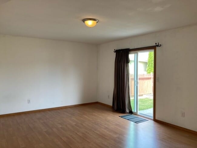 Building Photo - 10429 56th Dr NE