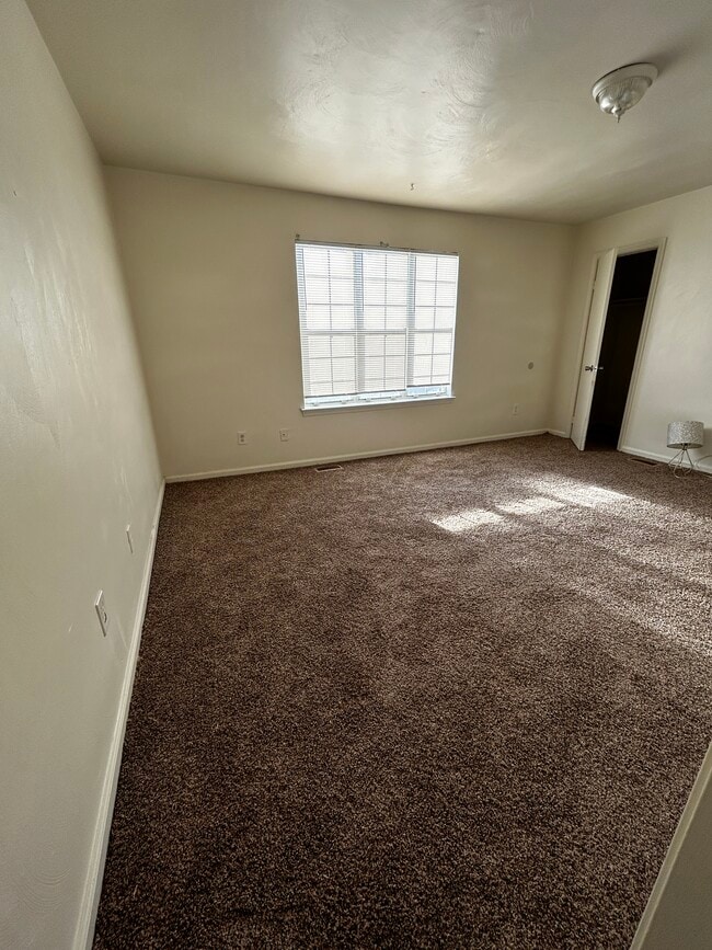Building Photo - 424 Peregrine St