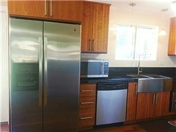 Building Photo - Stunning Remodeled 3 Bed / 1.75 Bath Priva...