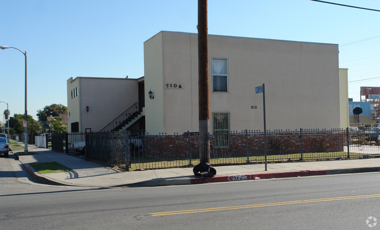 Foto principal - 7104 S San Pedro St