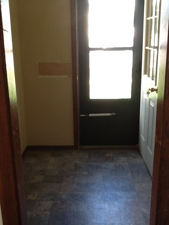 Building Photo - 3 Bed 1 Bath