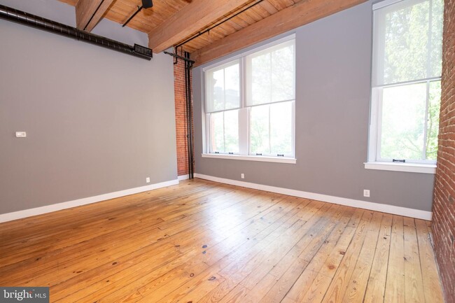 Building Photo - 309 Arch St