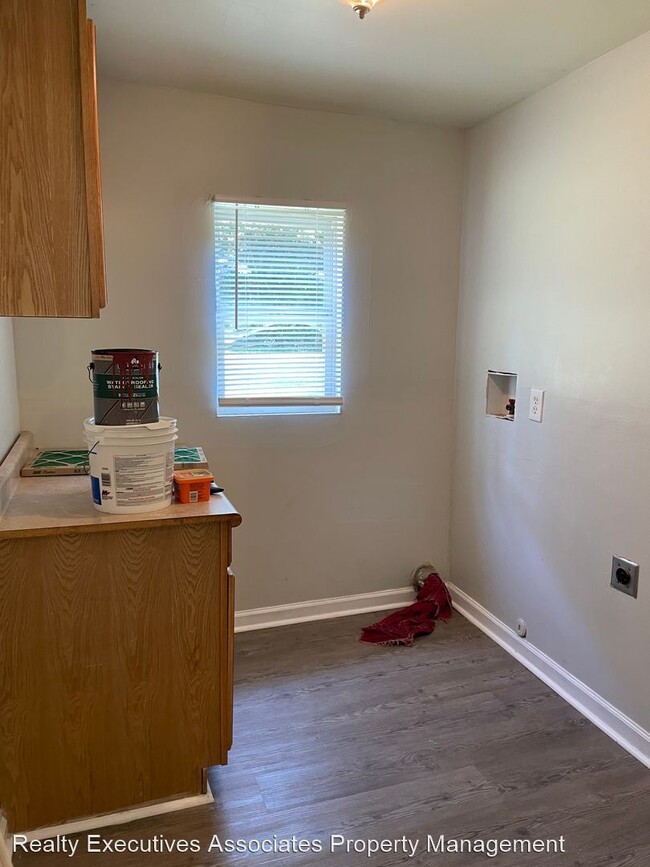 Foto del edificio - 5 br, 2 bath House - 4416 McDonald Road