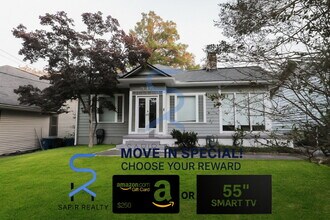 Building Photo - 916 Greenwood Ave NE