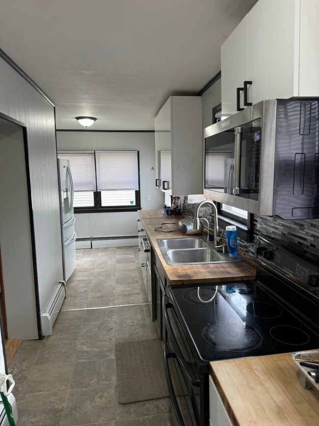 Building Photo - 46-101 E Hummelstown St