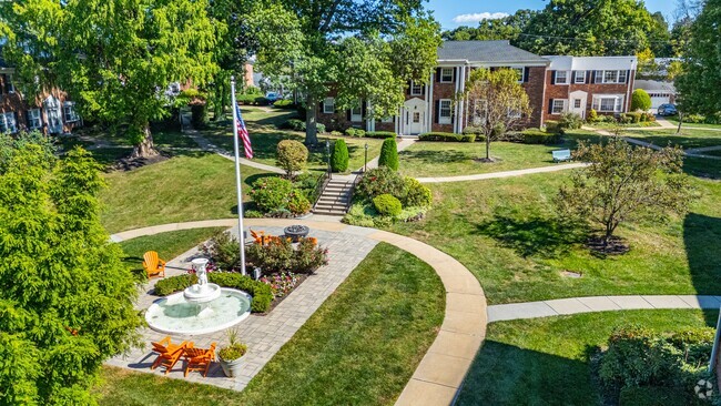 Building Photo - The Parc at Summit