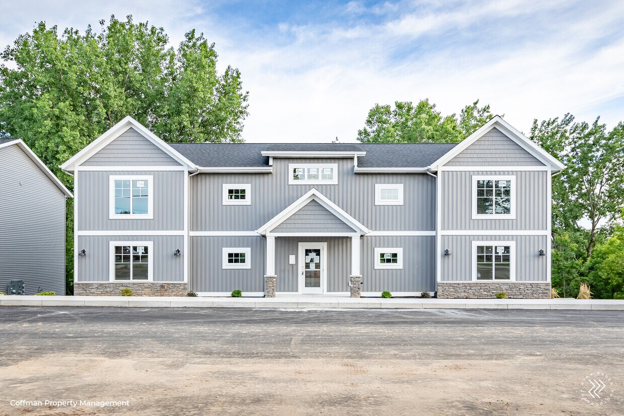 Foto principal - 1146-1144 4 Mile Rd NW