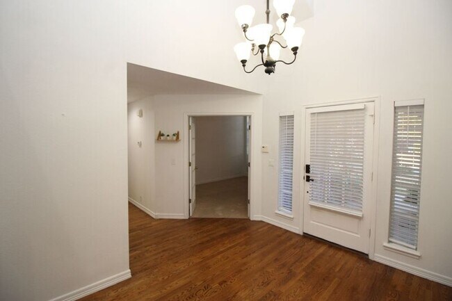 Building Photo - 2822 E 103rd St