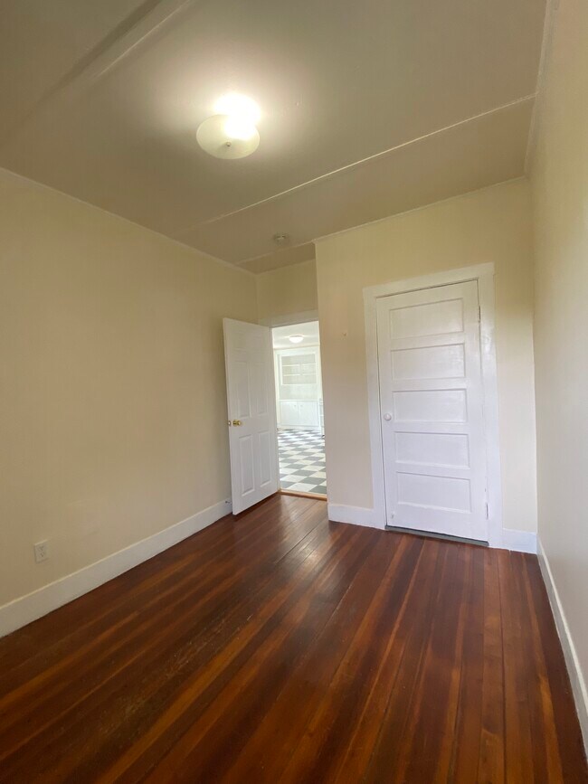 Bedroom #1 - 5 Rose St