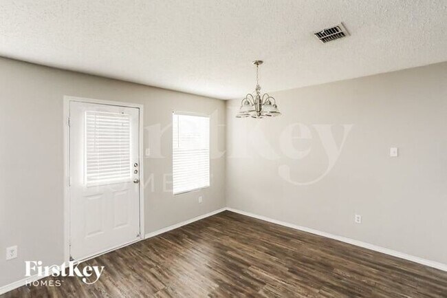 Building Photo - 746 Lowe Drive