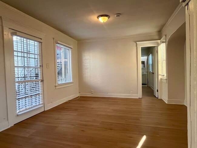 Building Photo - BELLA APARTMENTS: Beautiful 1 Bed - 1 Bath