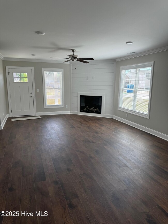 Building Photo - 824 Sarah Rebecca Dr