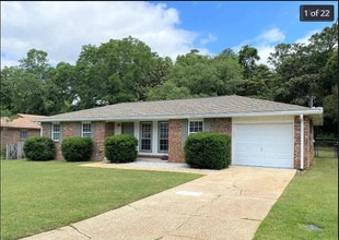 Building Photo - 103 Dyer St