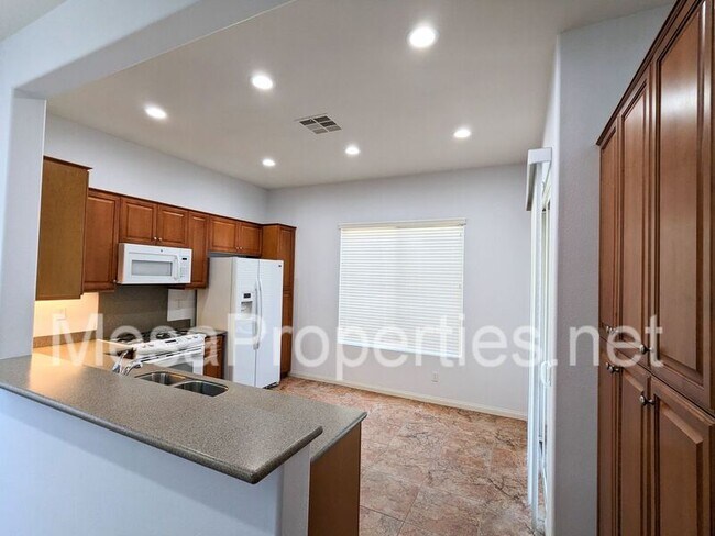Foto del edificio - 10241 Darby Rd