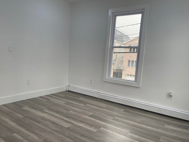 Foto del edificio - 99 Clinton Ave