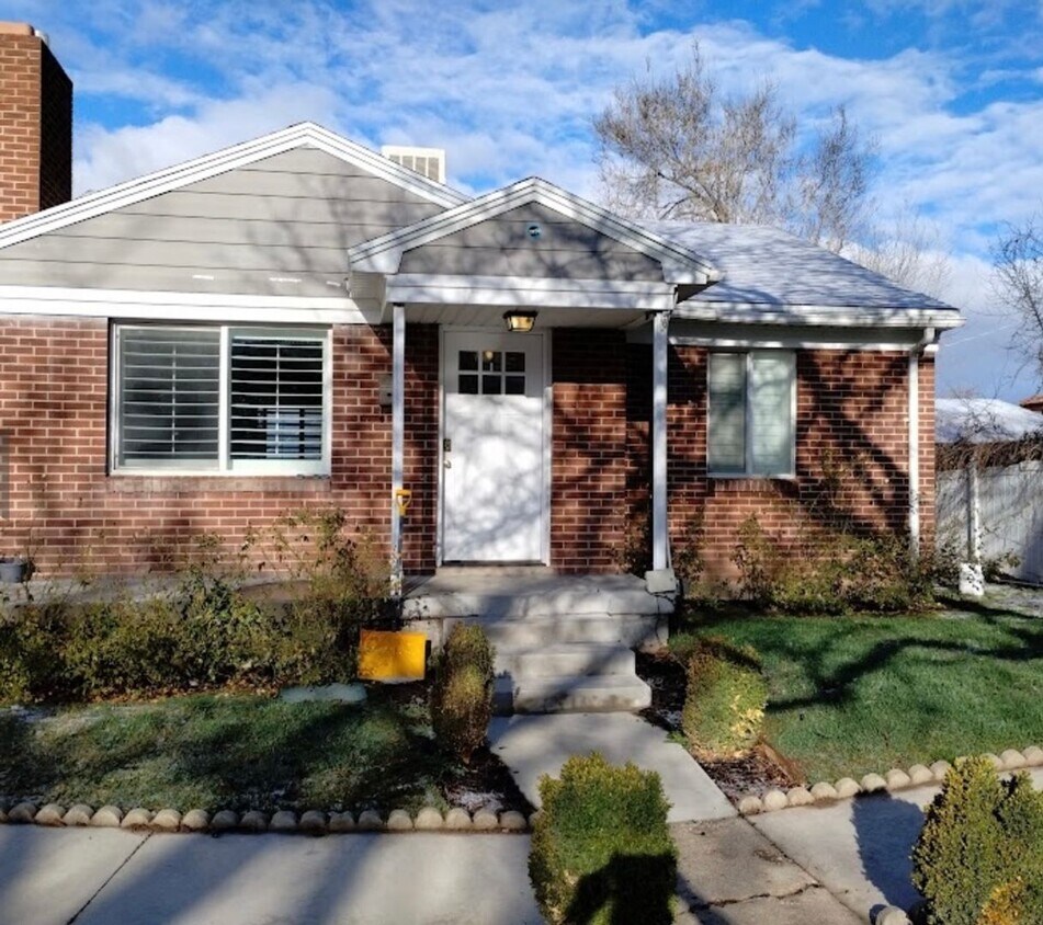 Foto principal - 2196 Broadmoor St S