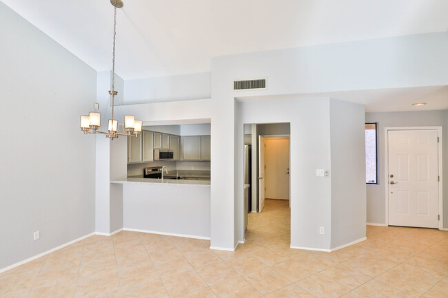 Building Photo - 945 N Pasadena