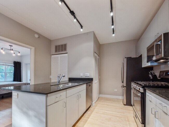 Foto del edificio - 4311 N Sheridan Rd