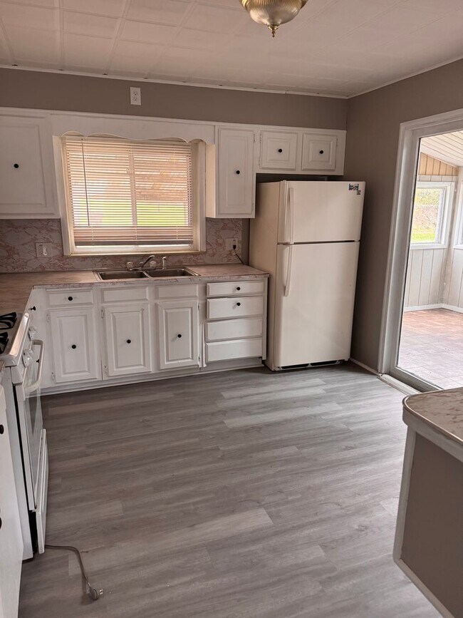 Foto del edificio - 1047 Hamilton Ave