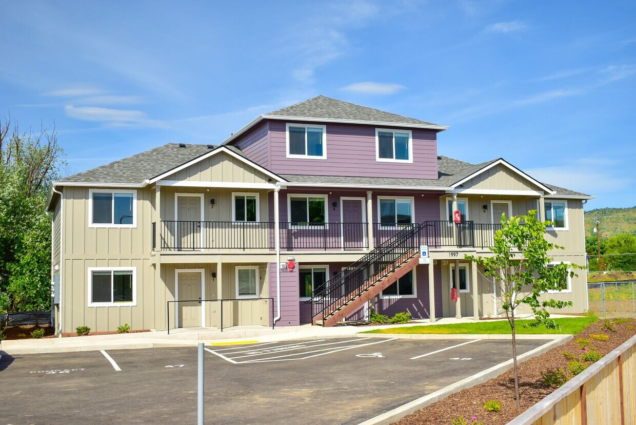 Foto principal - 1979 Sky Park Dr