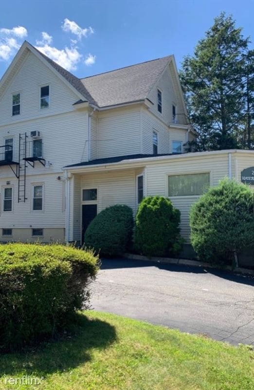 225 Waterman Ave, East Providence, RI 02914 Room for Rent in East