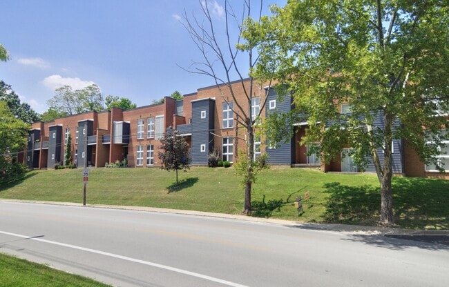 Building Photo - 2745 Grinstead Dr