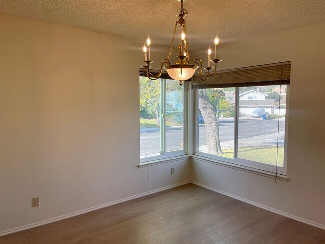 Building Photo - Beautiful Non-Smoking Wildwood Single Stor...