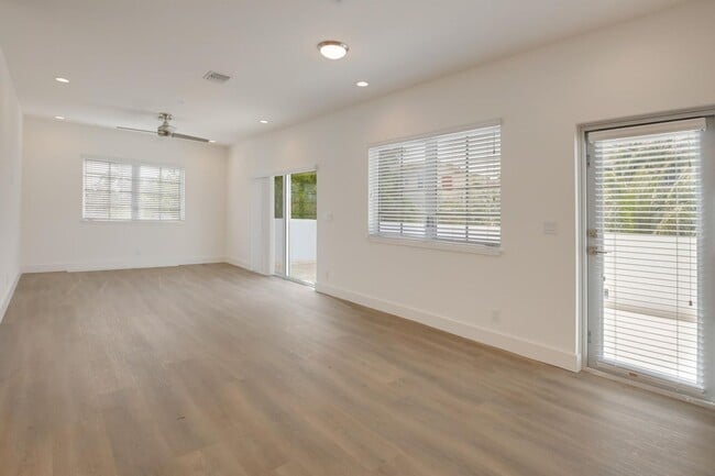 Building Photo - 1 Ocean Breeze