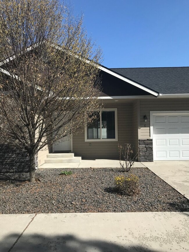 Building Photo - 312 triplex