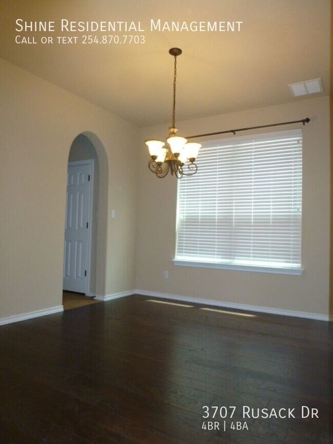 Building Photo - 3707 Rusack Dr