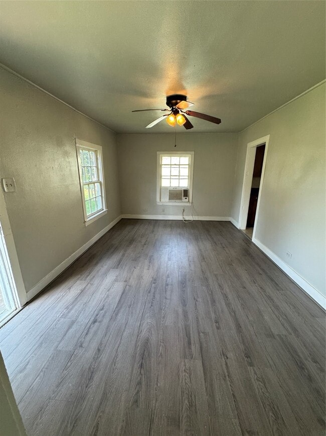 Building Photo - 202 Robert Lee Rd
