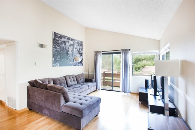 Building Photo - 22733 Lakeway Dr