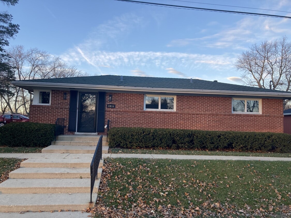 Primary Photo - 1033 S Oak St