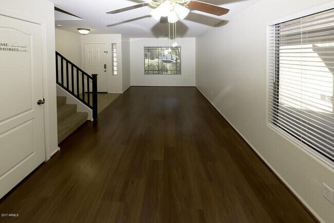 Building Photo - BEAUTIFUL 4 BED 2.5 BATH, OVER 2300SQFT., ...