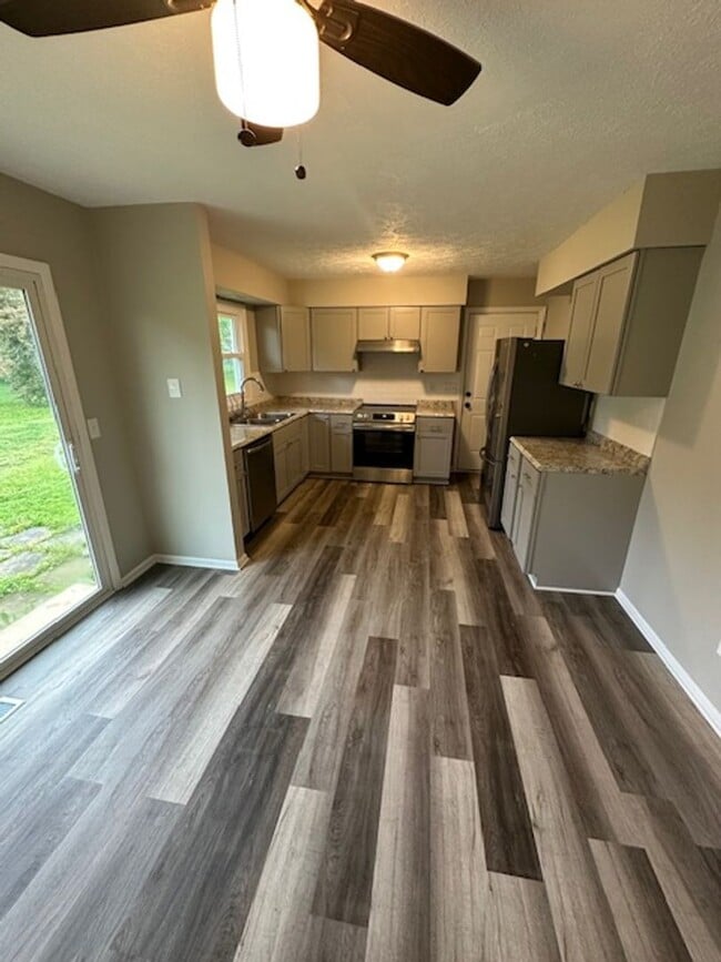 Building Photo - 3BD 1.5BA House in Uniontown (Lake LSD)
